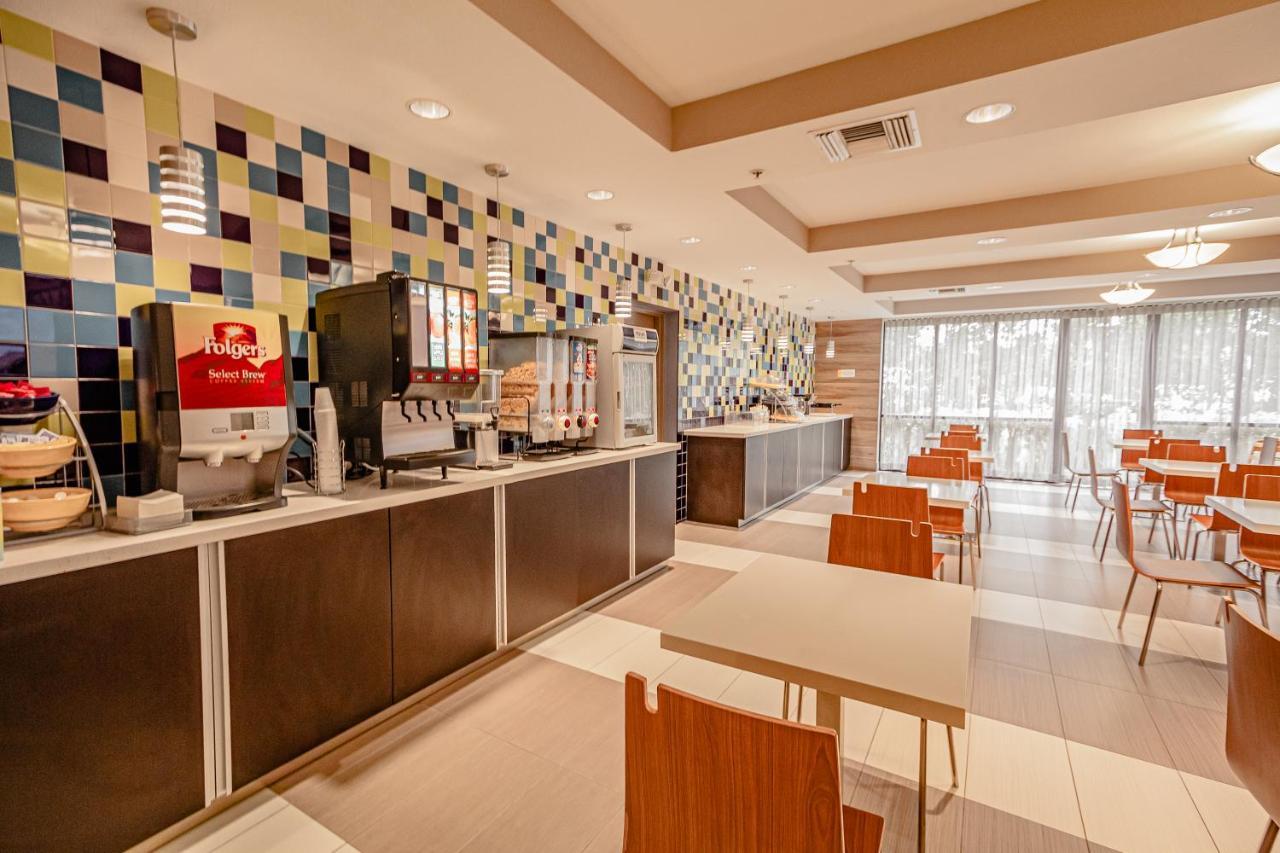 Days Inn & Suites By Wyndham Fort Myers Near Jetblue Park Zewnętrze zdjęcie