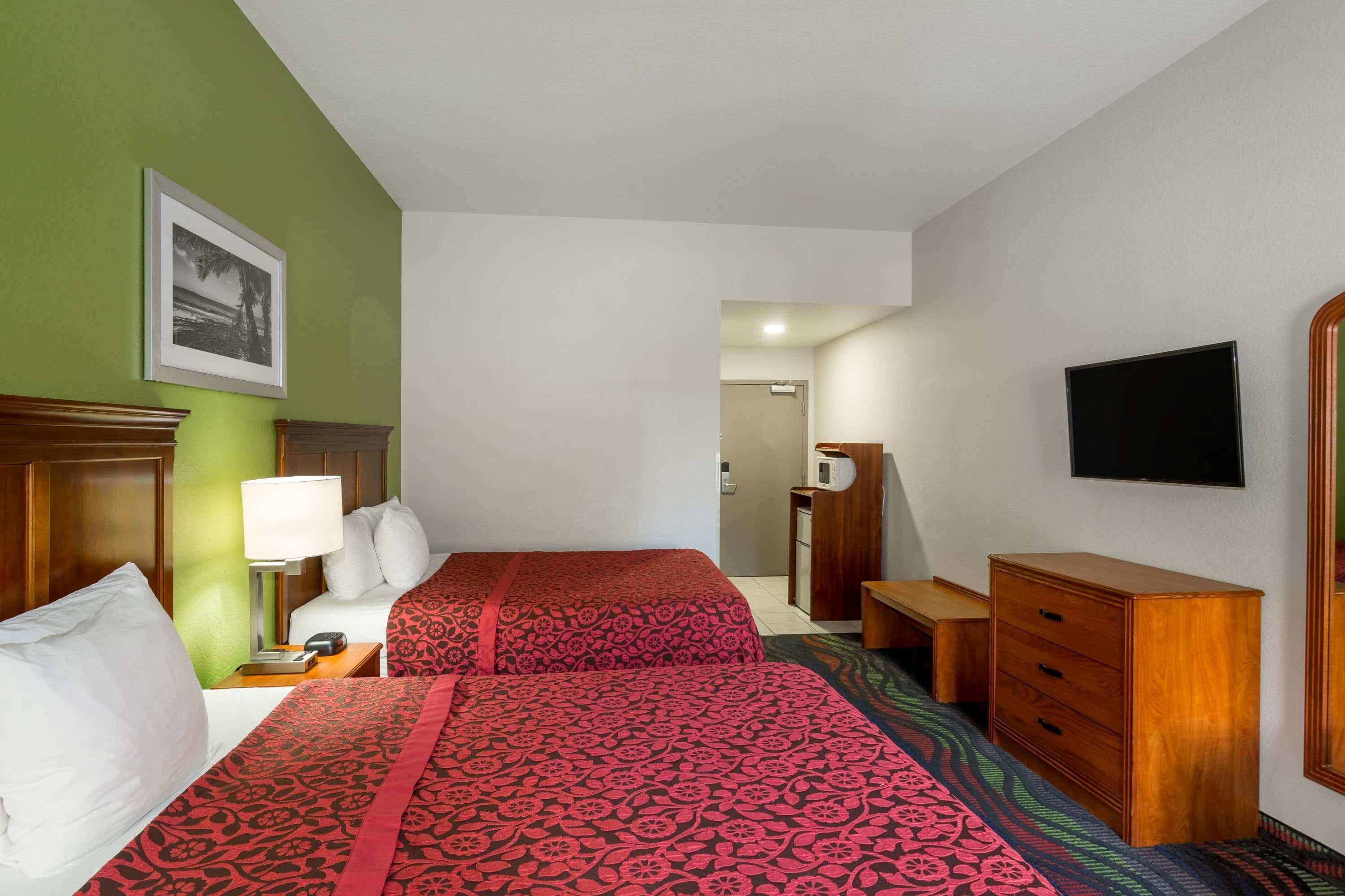 Days Inn & Suites By Wyndham Fort Myers Near Jetblue Park Zewnętrze zdjęcie