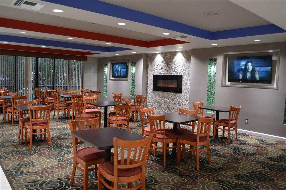 Days Inn & Suites By Wyndham Fort Myers Near Jetblue Park Zewnętrze zdjęcie