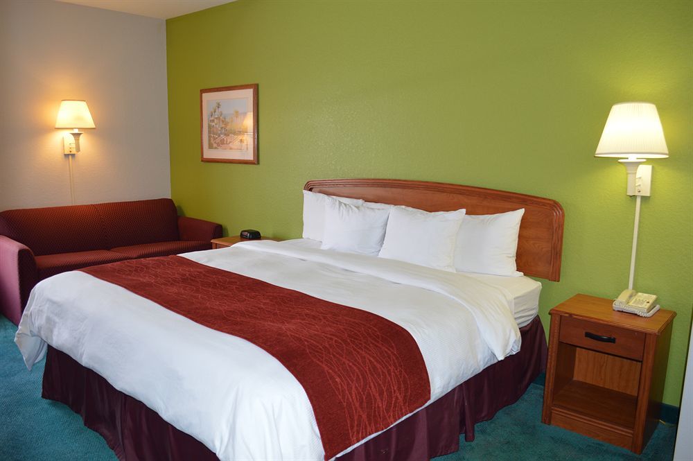 Days Inn & Suites By Wyndham Fort Myers Near Jetblue Park Zewnętrze zdjęcie