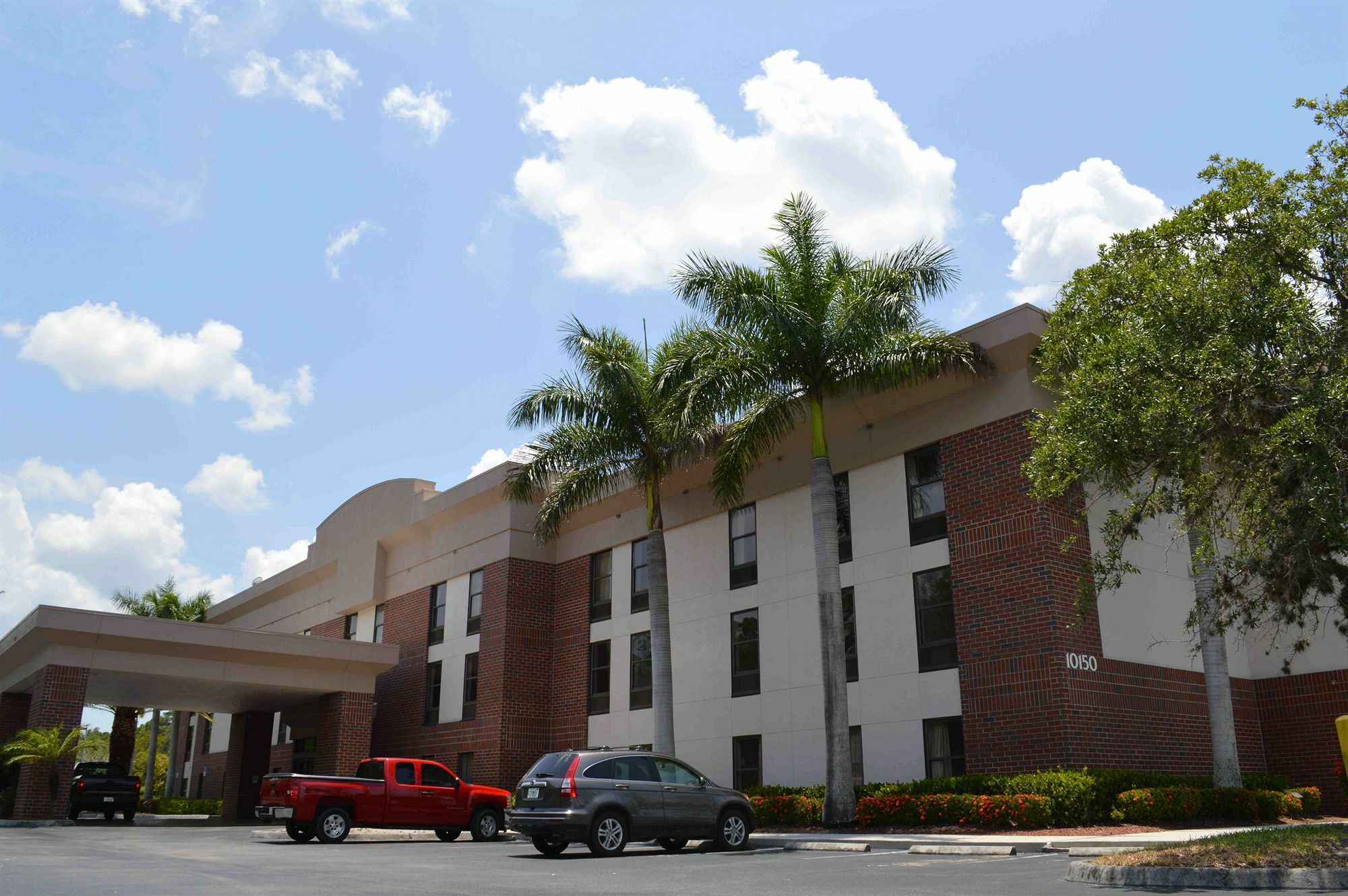 Days Inn & Suites By Wyndham Fort Myers Near Jetblue Park Zewnętrze zdjęcie