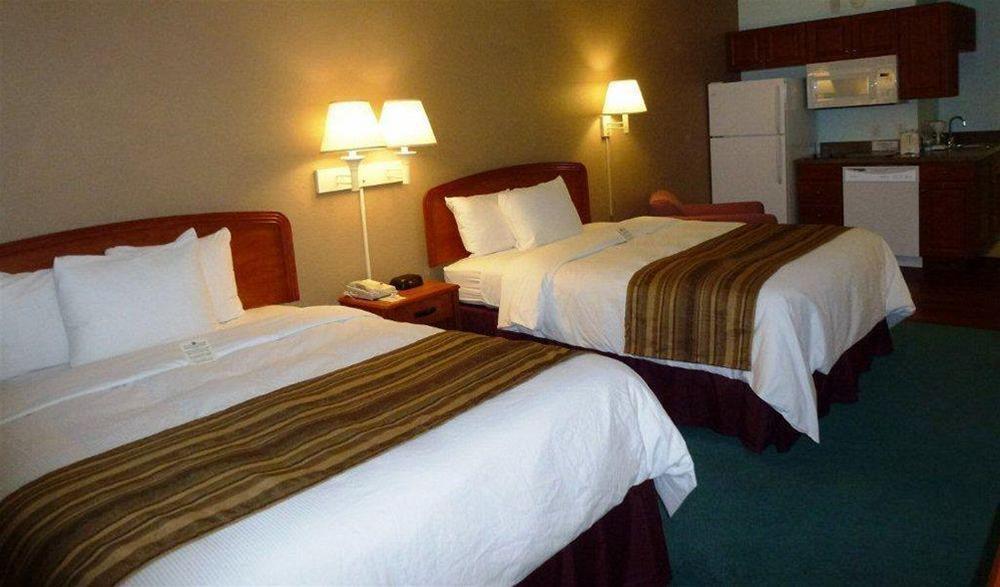 Days Inn & Suites By Wyndham Fort Myers Near Jetblue Park Zewnętrze zdjęcie